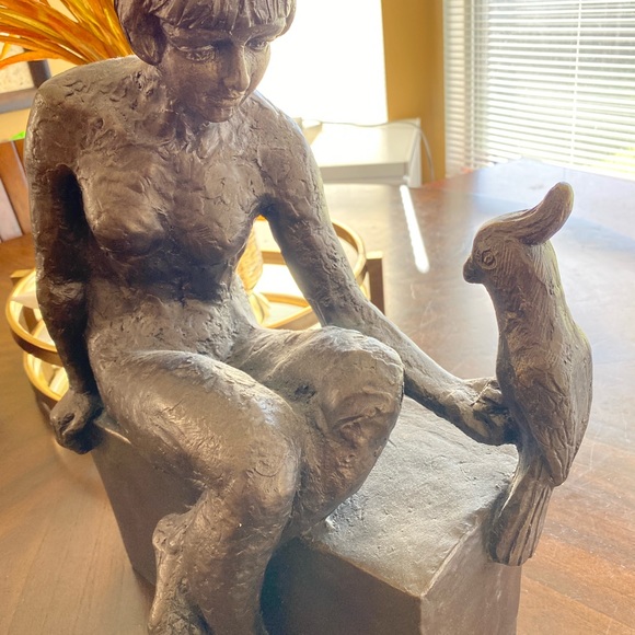 Vintage decor of a woman and a bird - Picture 2 of 10